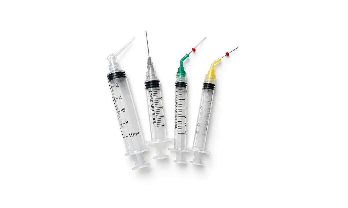 Dental irrigation syringes with assorted irrigation needles and tips